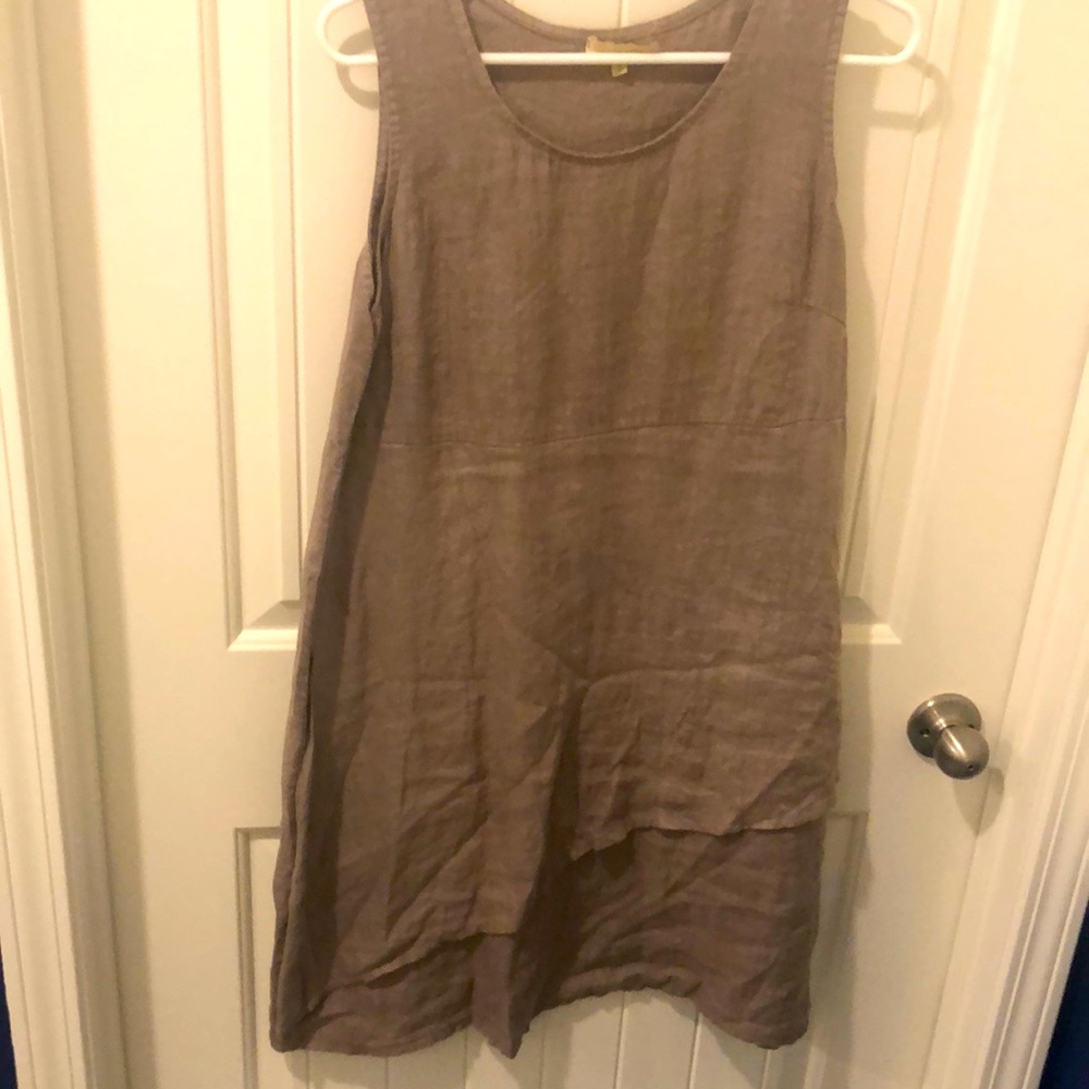 Linen khaki dress. It is a small. Smoke free environment.